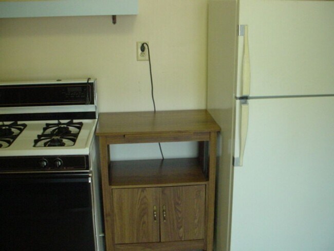 Foto del edificio - (518) - 819-821 E. Gorham Street