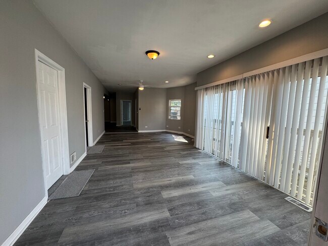 Foto del edificio - 4153 N Pulaski Rd