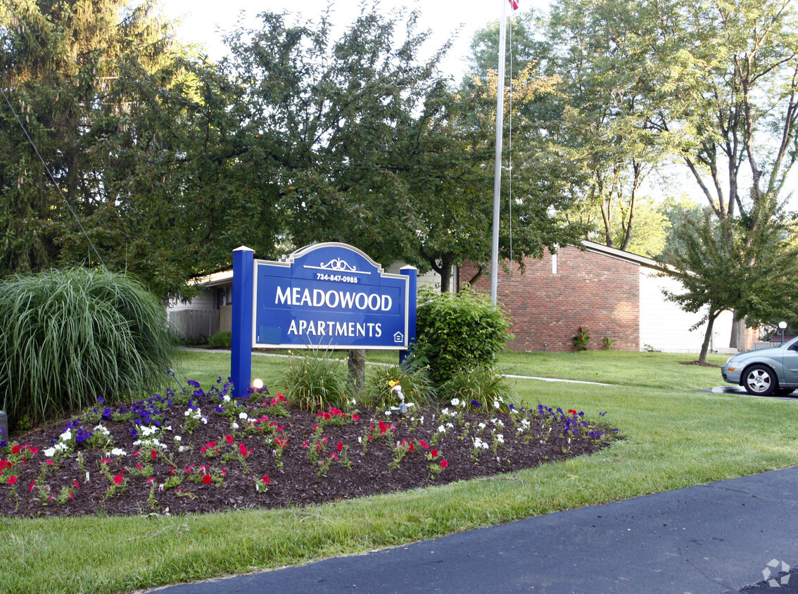 Building Photo - Meadowood Apartments