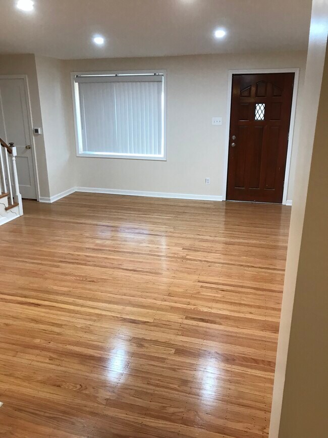 Foto del edificio - 3086 W Court Ave