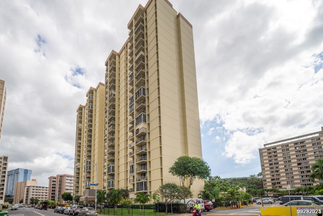 Foto principal - $2700 / Salt Lake - 2 Bed/ 2 Bath a peekab...