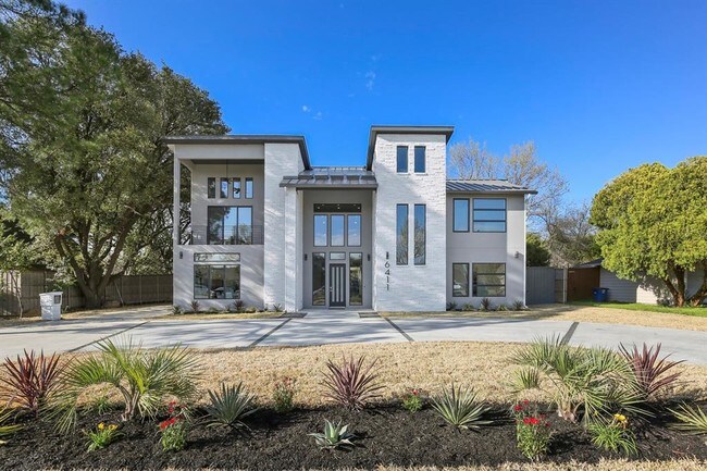 Building Photo - 6411 Royal Ln