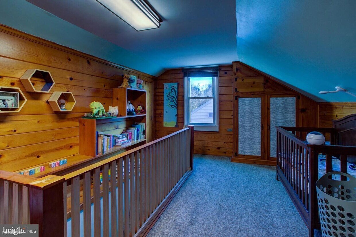 Primary Photo - 3 br, 1 bath House - 1905 Barton Dr