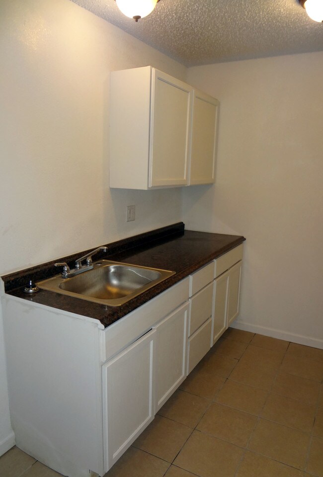 Victory Park Apartments in Grandview, MO