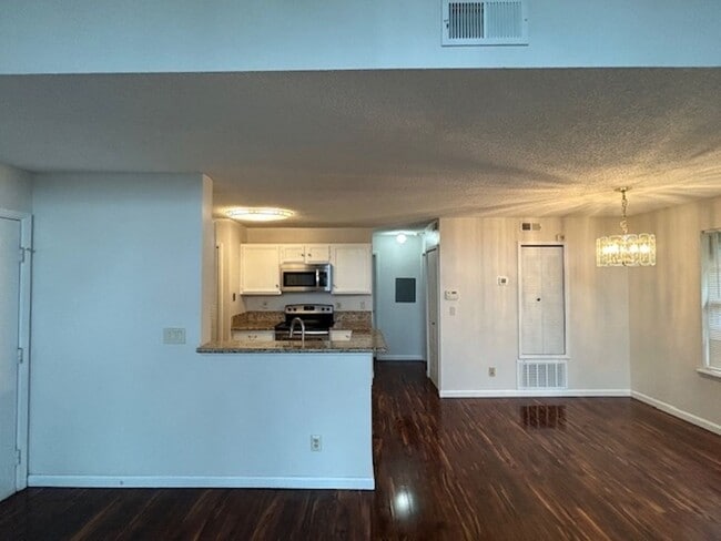 Building Photo - Charming 2BR Condo in Johns Creek