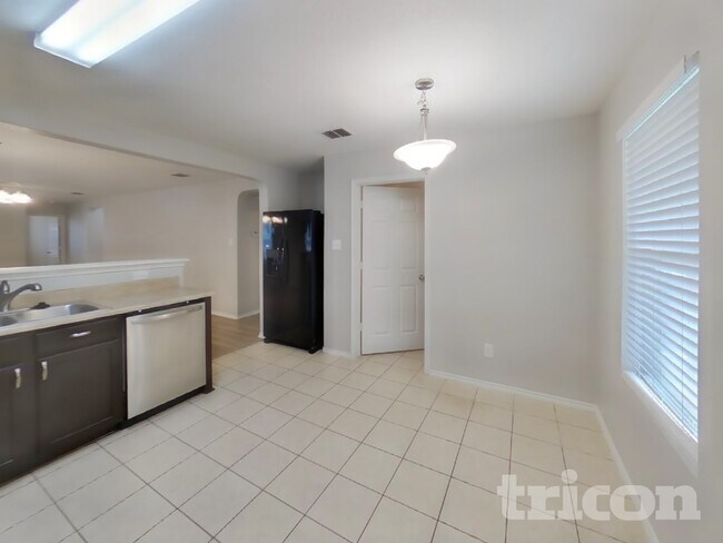 Foto del edificio - 8615 Silver Willow