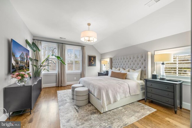 Foto del edificio - 323 S West St