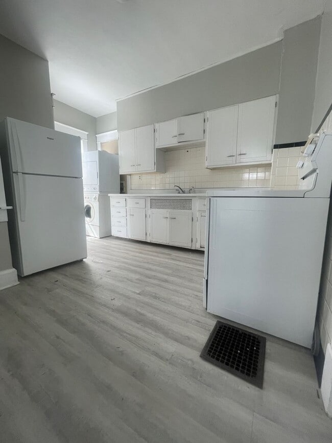 Building Photo - 2105 W Jackson St