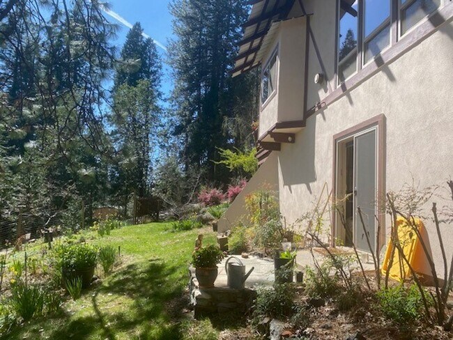 Foto del edificio - 14200 Tahoe View Dr