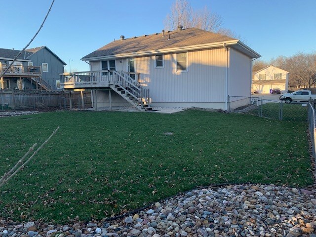 Building Photo - 1701 NE Patterson Dr