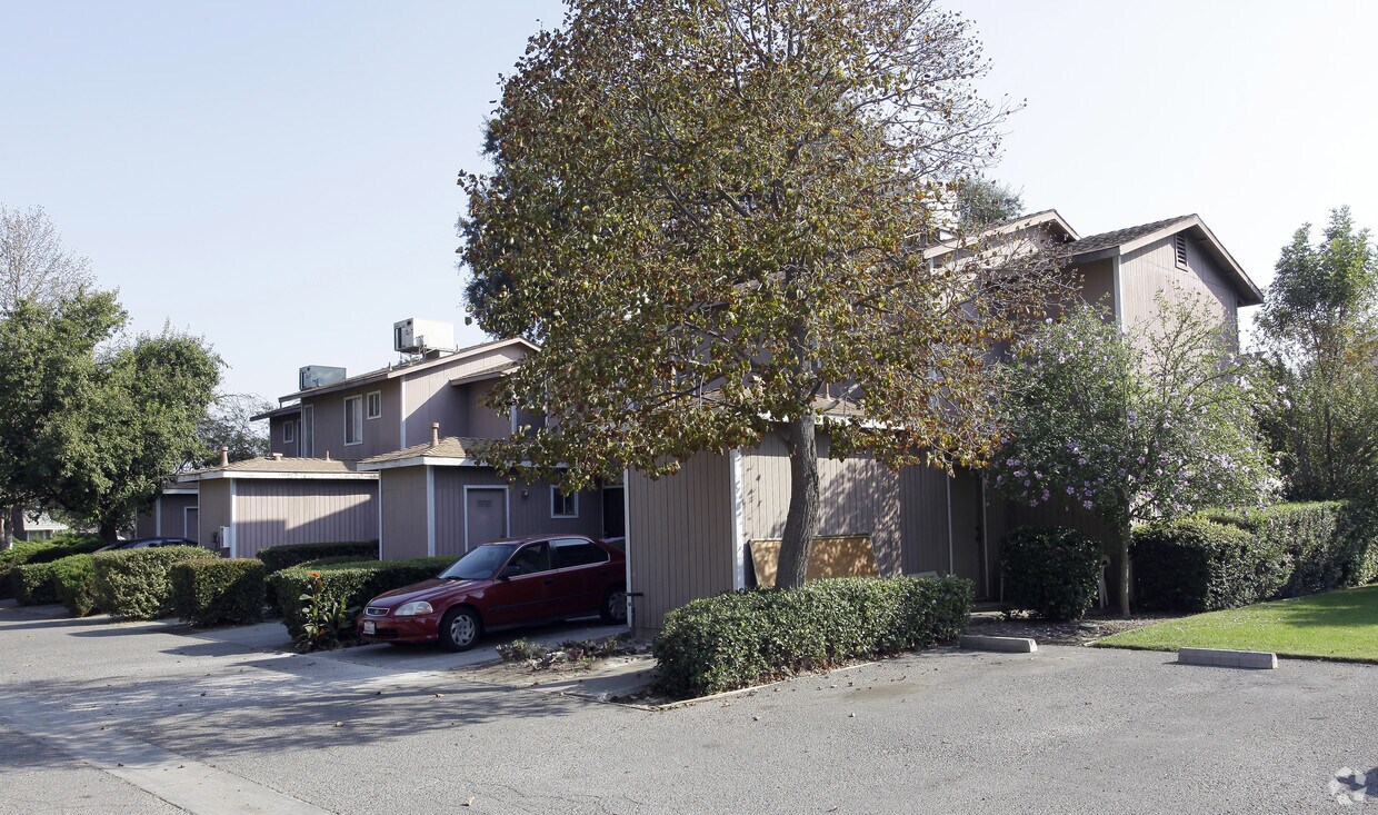 Primary Photo - 498 Thomas St