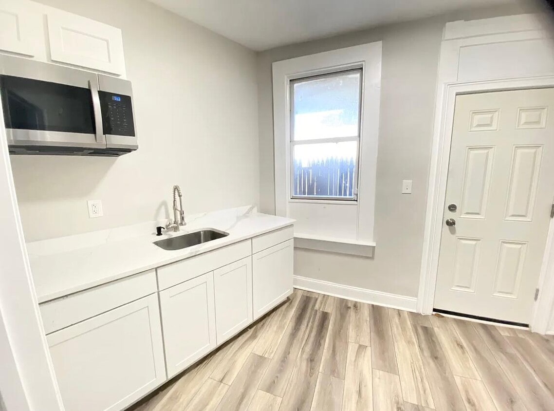 Foto principal - 3168 Wilkens Ave