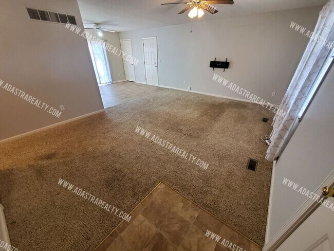 Foto del edificio - Beautiful Ranch Home in Shawnee-Available in SEPTEMBER!!!