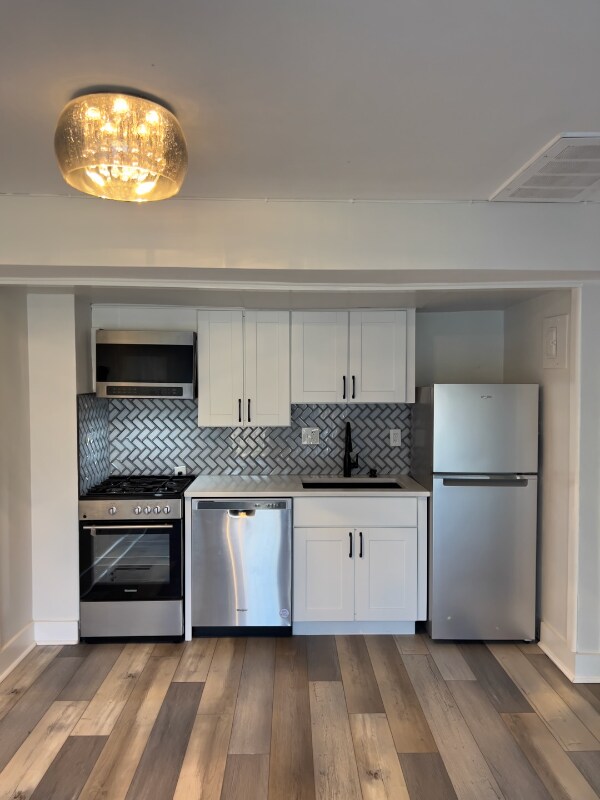 Primary Photo - 575 Thayer Ave