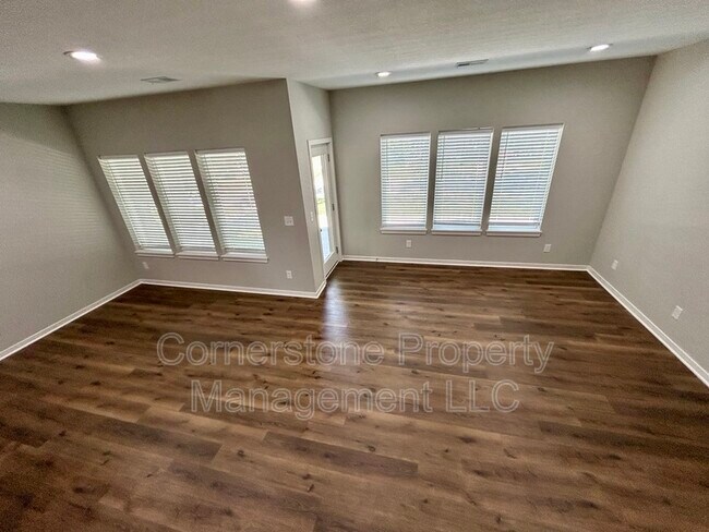Foto del edificio - 33065 W 82nd St