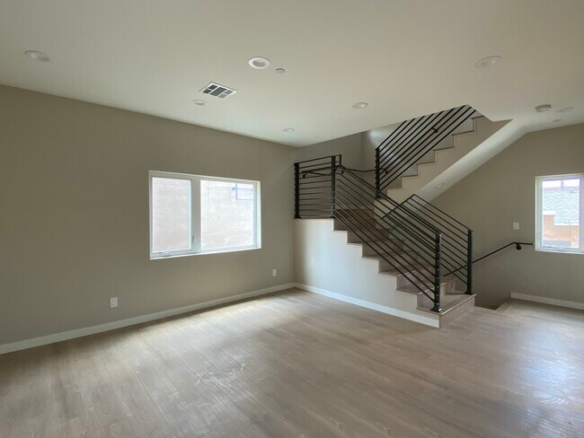 Foto del edificio - 2199 W Court St