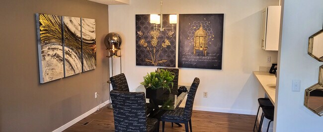 Foto del edificio - Saddlewood Park Townhomes