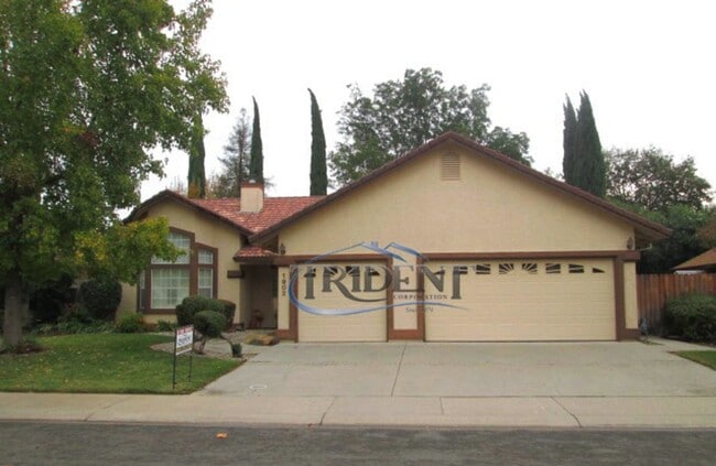 Building Photo - 3 bedroom, 2 bath house