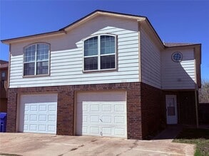 Building Photo - 3200 Ridgecrest Ct
