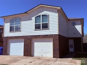 Building Photo - 3200 Ridgecrest Ct