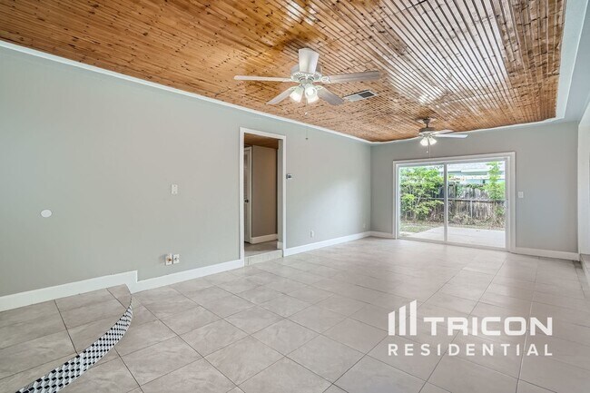 Foto del edificio - 4980 94th Ave