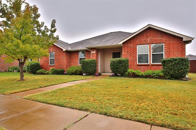 Building Photo - 3007 Fallbrook Dr