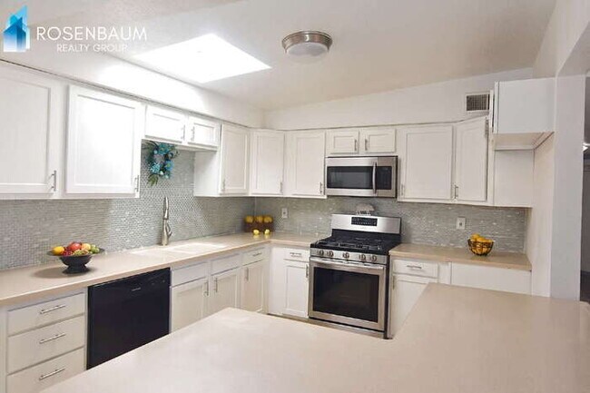 Foto del edificio - Charming 3-beds, 2-baths brick home with Rent-to-Own in Tucson!
