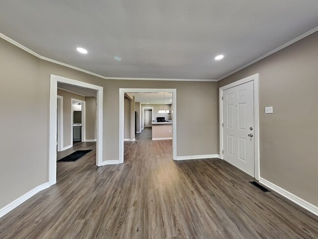 Foto del edificio - 1633 Eastern Valley Rd