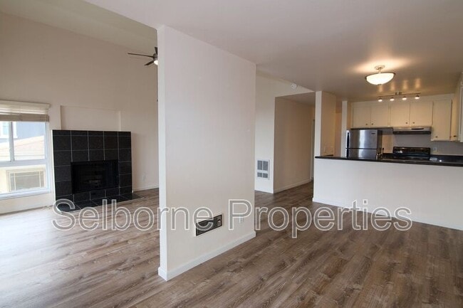 Building Photo - 765 Rand Ave