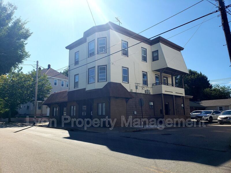 97 Columbus Ave Unit 2, Pawtucket, RI 02860 Condo for Rent in Pawtucket, RI