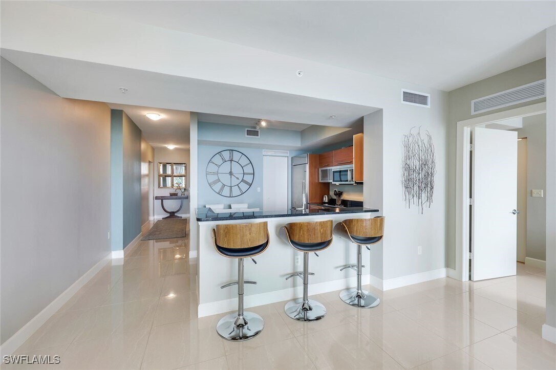 Foto del edificio - 3000 Oasis Grand Blvd