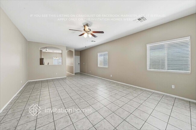 Foto del edificio - 10436 E Billings St
