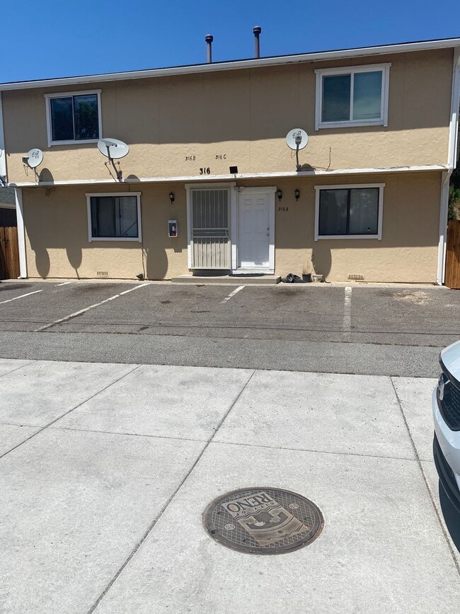 Building Photo - 316 Roberts St