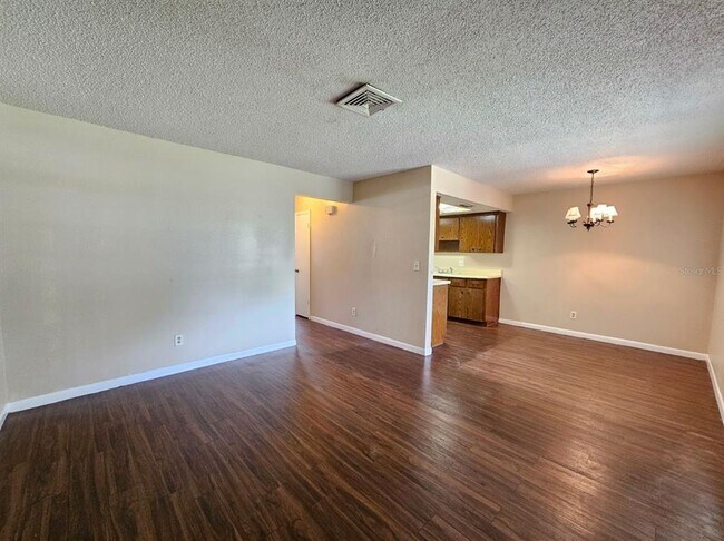 Foto del edificio - 221 Northwest Jefferson Cir N