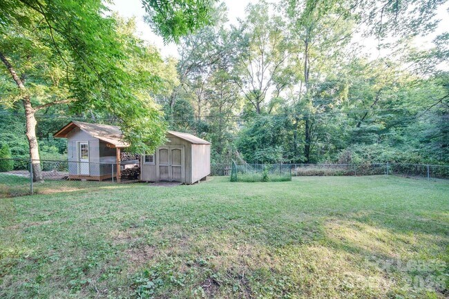 Building Photo - 6700 Castlegate Dr