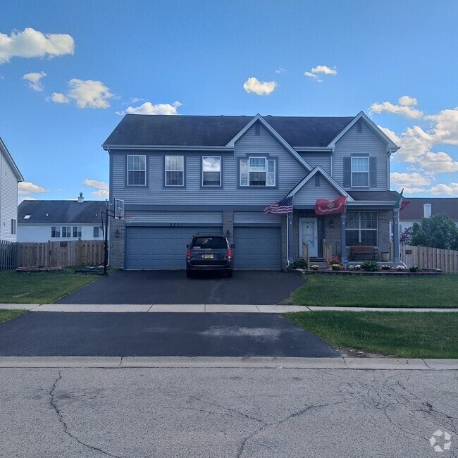 Front - 277 W Biros Ln