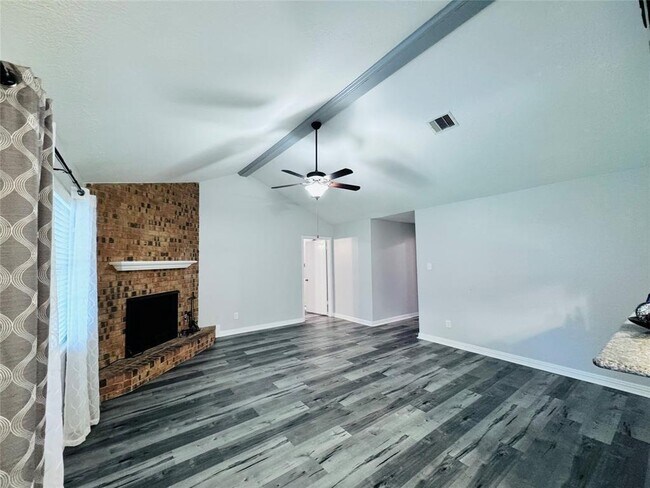 Foto del edificio - 3934 Thistlewood Dr