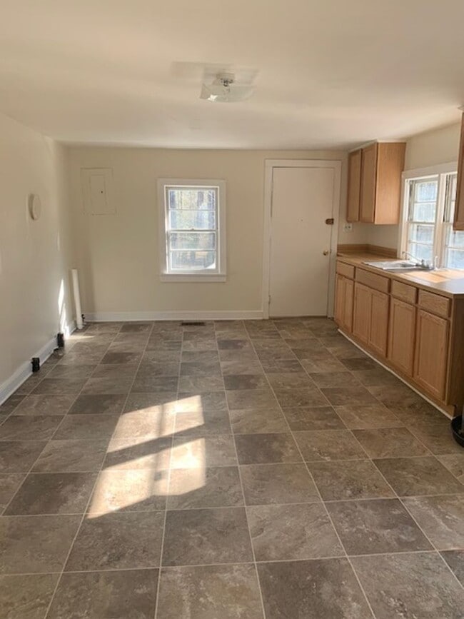 Building Photo - Move In Ready!