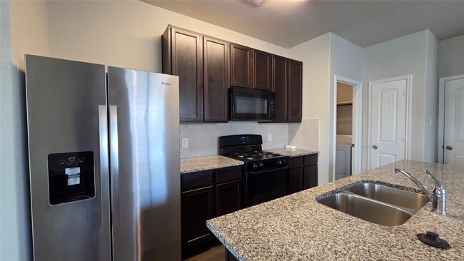 Foto del edificio - 25003 Adams Canyon Dr