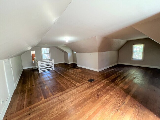 Foto del edificio - Pre-Leasing for 24/25 School Year!
