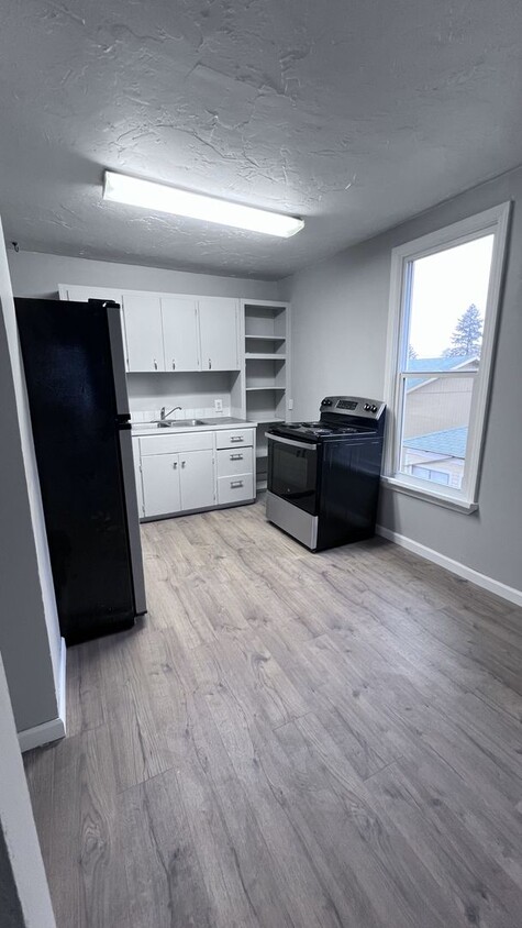 Foto principal - 1bed 1bath upper unit in North Central