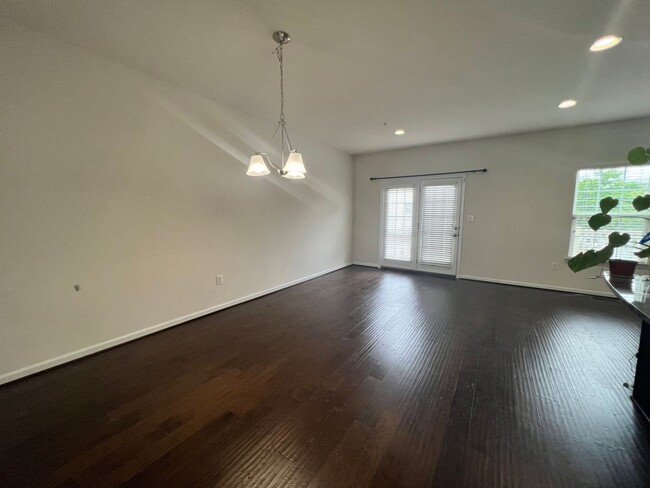 Building Photo - Amazing 3 BR/2 Full BA & 2 Half BA EOG Tow...