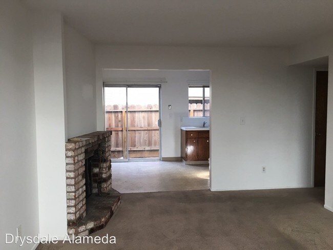 Building Photo - 1821 San Antonio Ave