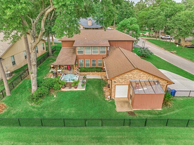 Building Photo - 660 Hillcrest Dr