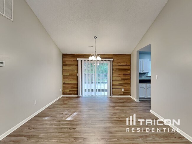 Building Photo - 700 Continental Dr