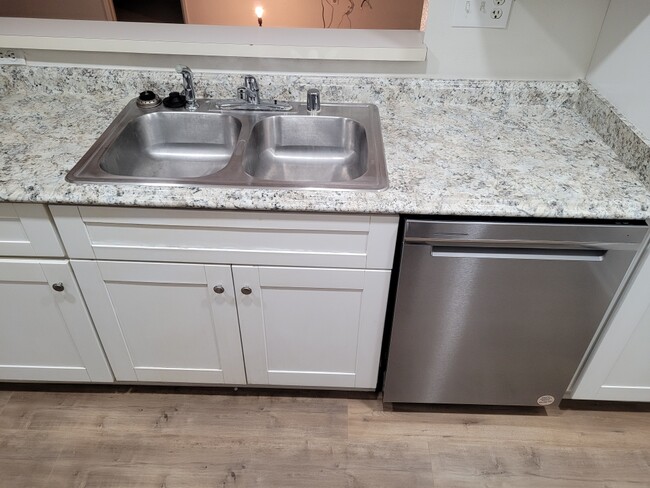 Kitchen - Dishwasher, garbage disposal, and floor - 2 yrs 4 mths old - 13006 Wimberly Sq