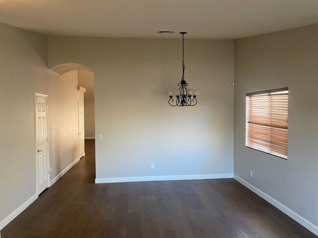 Foto del edificio - 3 bed 2 bath
