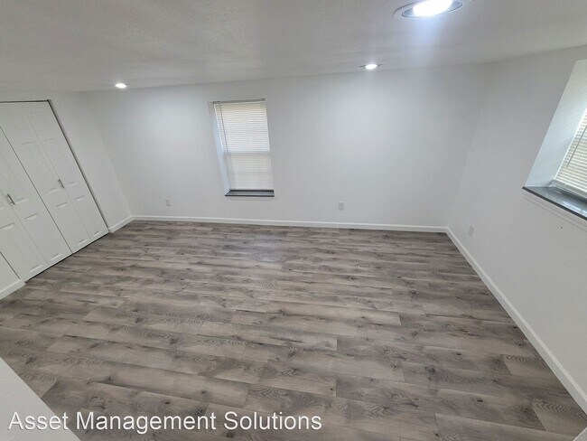 Building Photo - 3 br, 2 bath House - 720 SW 46th St.