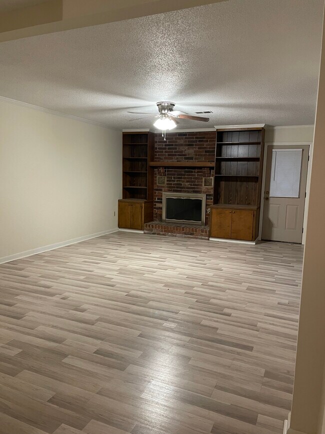 Foto del edificio - 10 Pebble Brook Dr