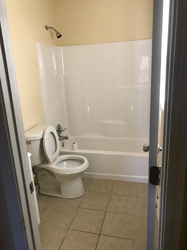 Baño 2 - 2588 wren cir